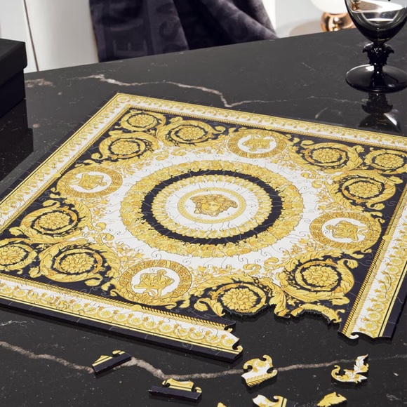 AUTHENTIC VERSACE BAROCCO PUZZLE MEDUSA.  🔥Host Pick🔥 - Picture 3 of 13